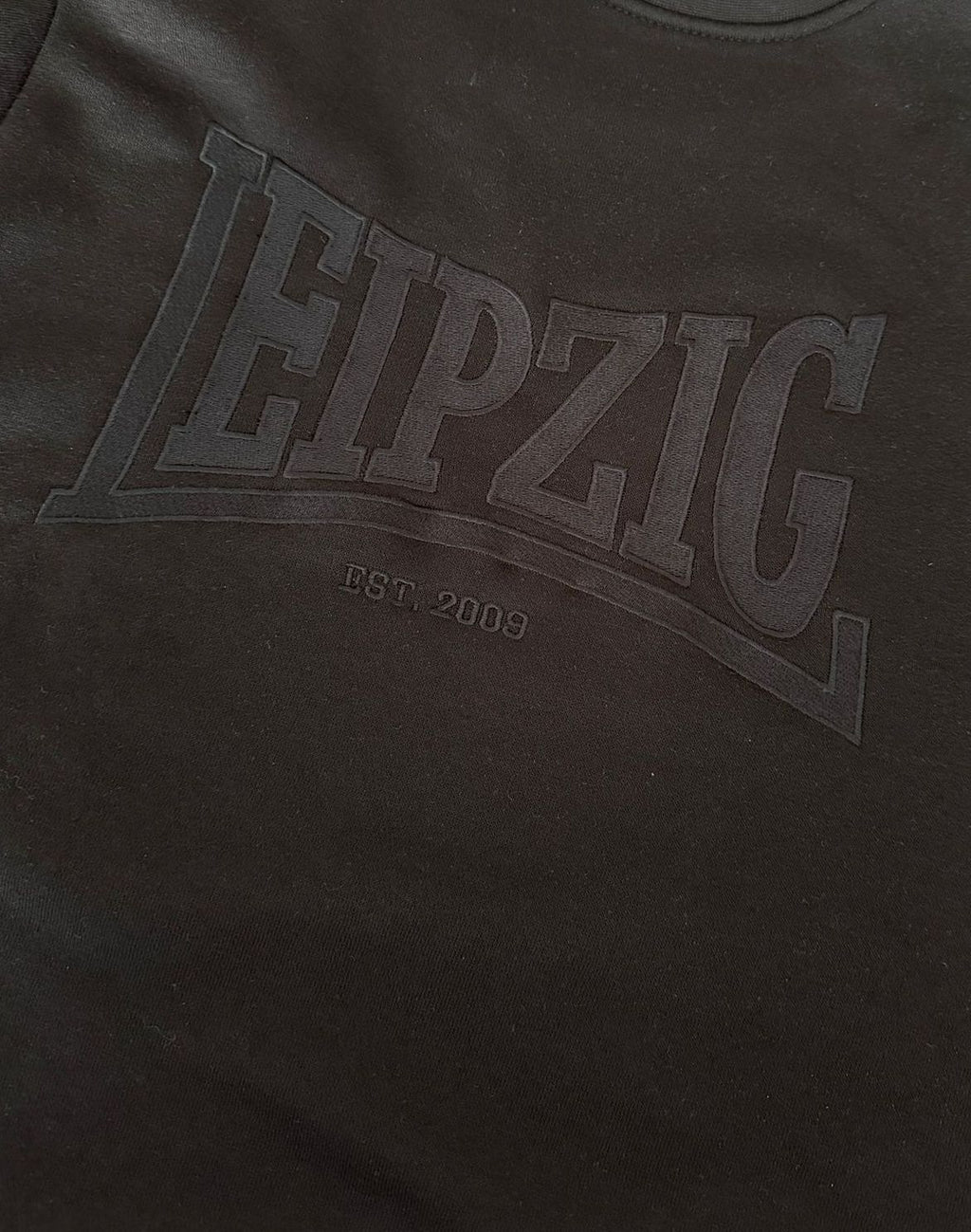Hoodie mit Stick "Black in Black"